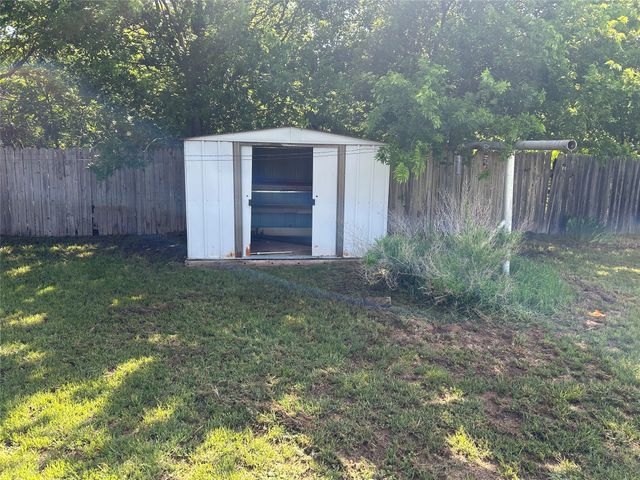 109 Harrison Avenue, Newcastle, TX 76372