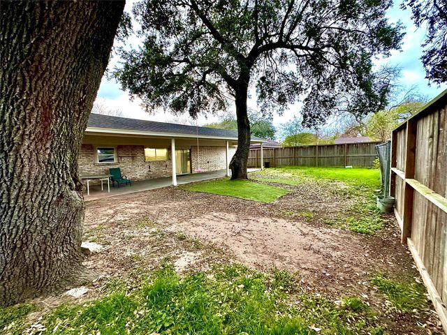 7754 Bunker Wood Lane, Houston, TX 77086