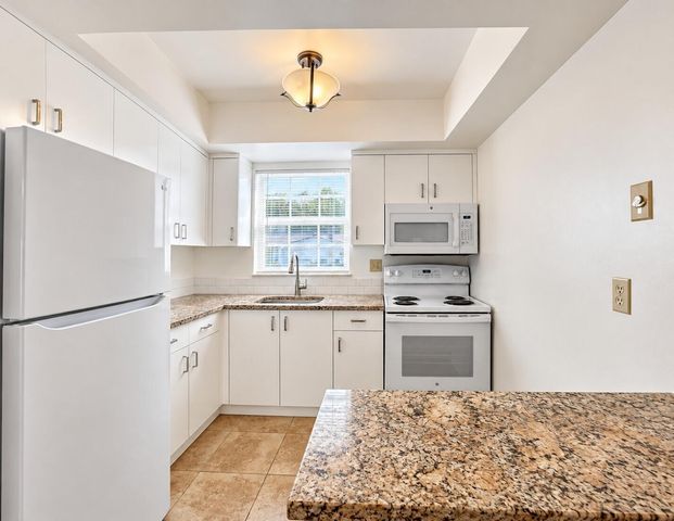 2920 CROSLEY Drive E E, West Palm Beach, FL 33415