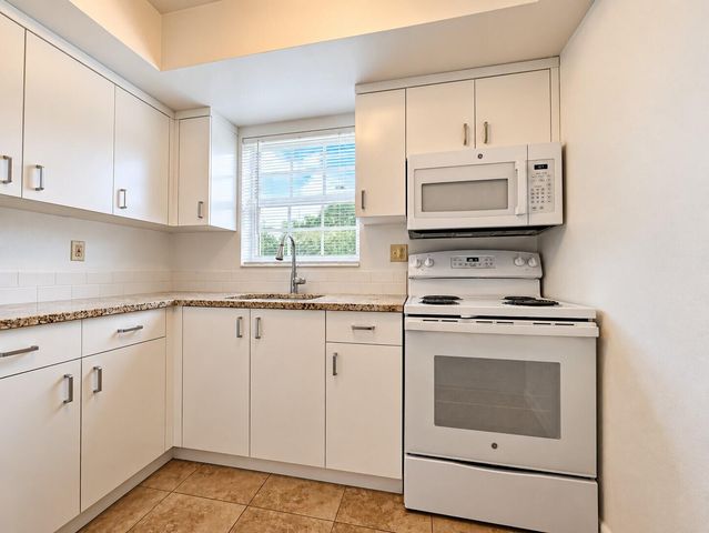 2920 CROSLEY Drive E E, West Palm Beach, FL 33415
