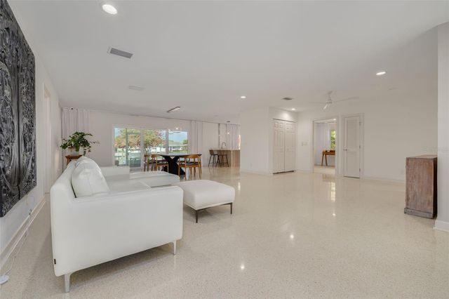 3932 VERSAILLES DRIVE, Tampa, FL 33634