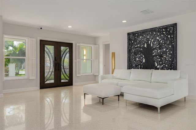 3932 VERSAILLES DRIVE, Tampa, FL 33634