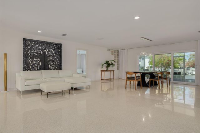 3932 VERSAILLES DRIVE, Tampa, FL 33634