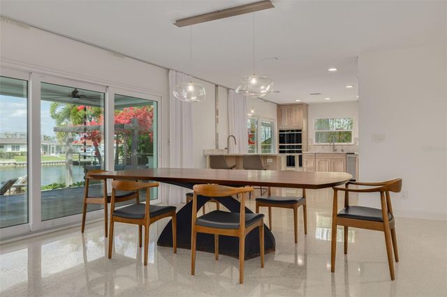 3932 VERSAILLES DRIVE, Tampa, FL 33634