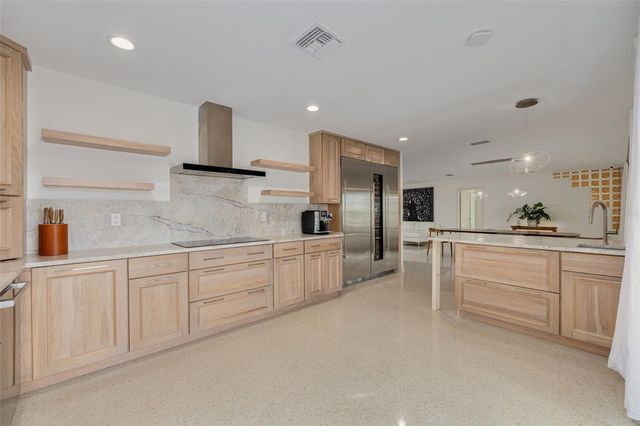 3932 VERSAILLES DRIVE, Tampa, FL 33634