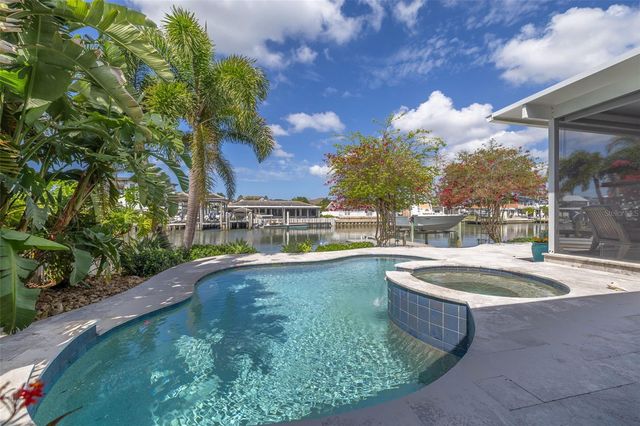 3932 VERSAILLES DRIVE, Tampa, FL 33634