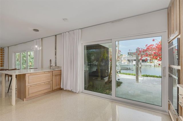 3932 VERSAILLES DRIVE, Tampa, FL 33634