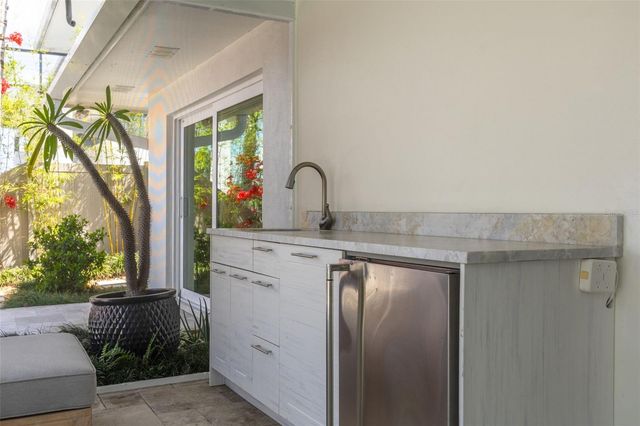 3932 VERSAILLES DRIVE, Tampa, FL 33634