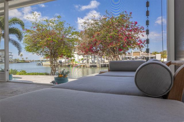 3932 VERSAILLES DRIVE, Tampa, FL 33634