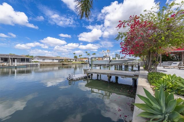 3932 VERSAILLES DRIVE, Tampa, FL 33634