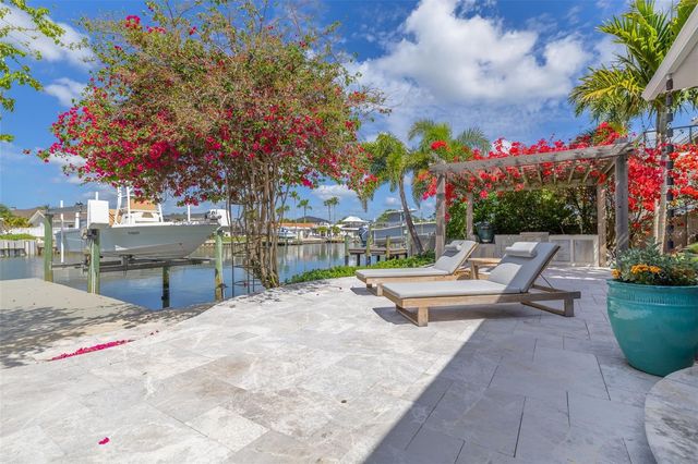 3932 VERSAILLES DRIVE, Tampa, FL 33634