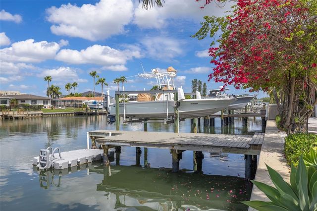 3932 VERSAILLES DRIVE, Tampa, FL 33634