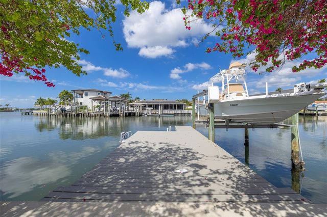 3932 VERSAILLES DRIVE, Tampa, FL 33634