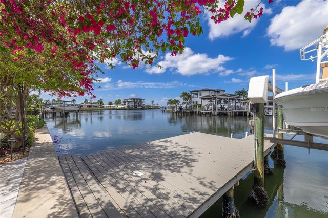 3932 VERSAILLES DRIVE, Tampa, FL 33634