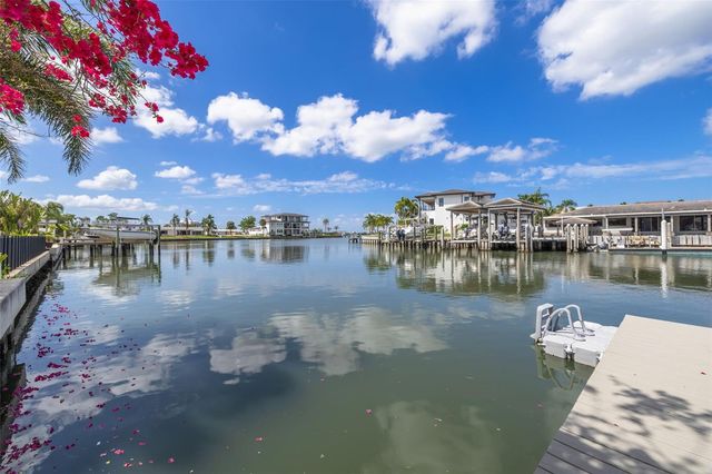 3932 VERSAILLES DRIVE, Tampa, FL 33634