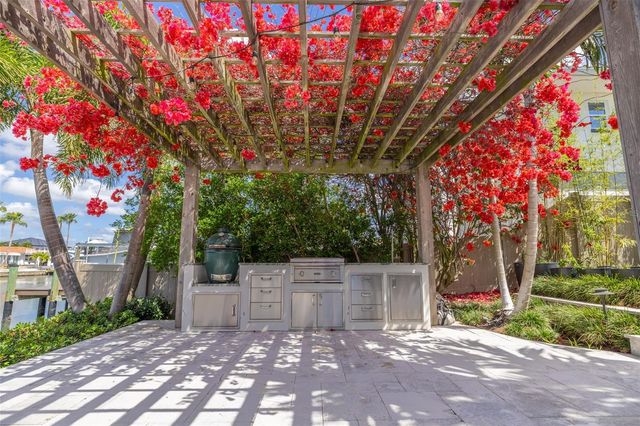 3932 VERSAILLES DRIVE, Tampa, FL 33634