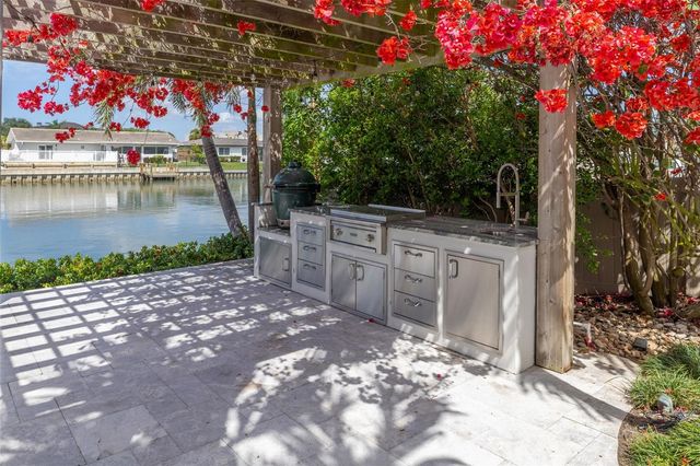 3932 VERSAILLES DRIVE, Tampa, FL 33634