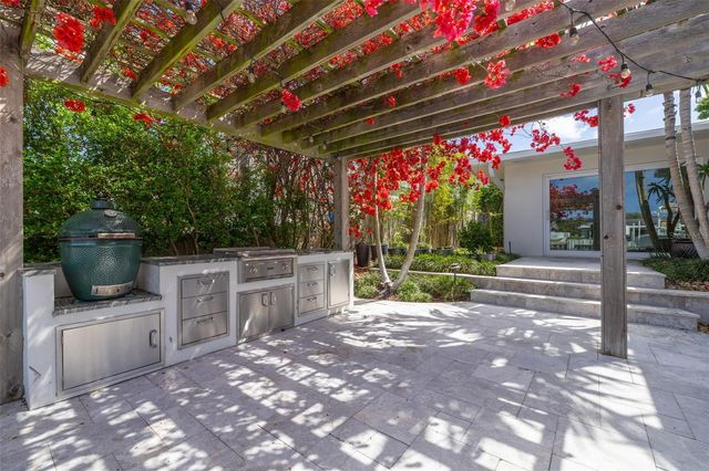 3932 VERSAILLES DRIVE, Tampa, FL 33634