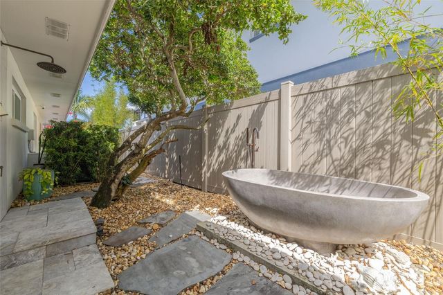 3932 VERSAILLES DRIVE, Tampa, FL 33634