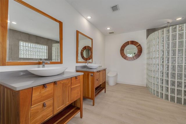 3932 VERSAILLES DRIVE, Tampa, FL 33634