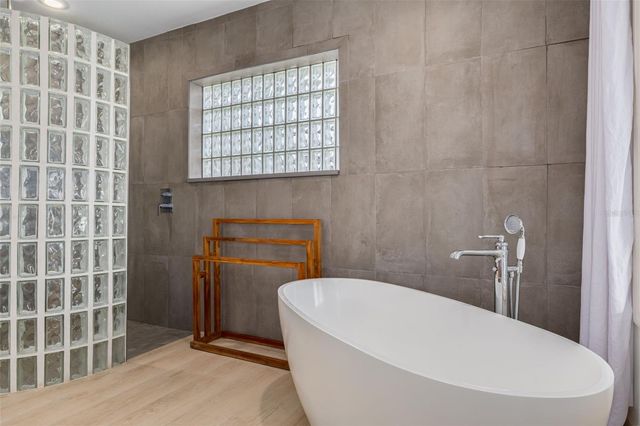 3932 VERSAILLES DRIVE, Tampa, FL 33634