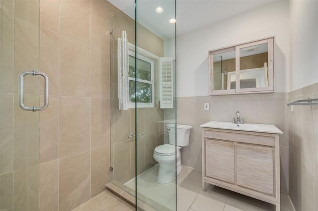 3932 VERSAILLES DRIVE, Tampa, FL 33634