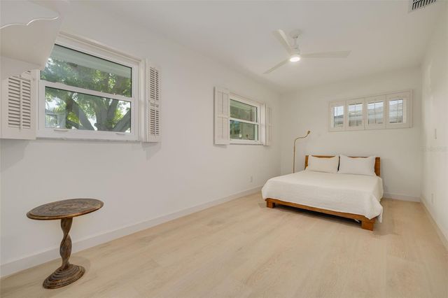 3932 VERSAILLES DRIVE, Tampa, FL 33634