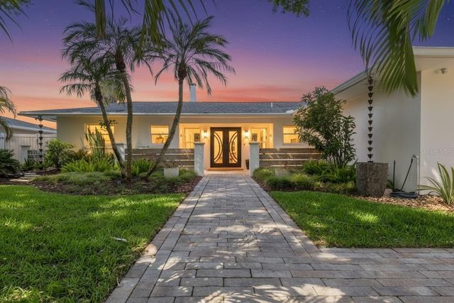 3932 VERSAILLES DRIVE, Tampa, FL 33634