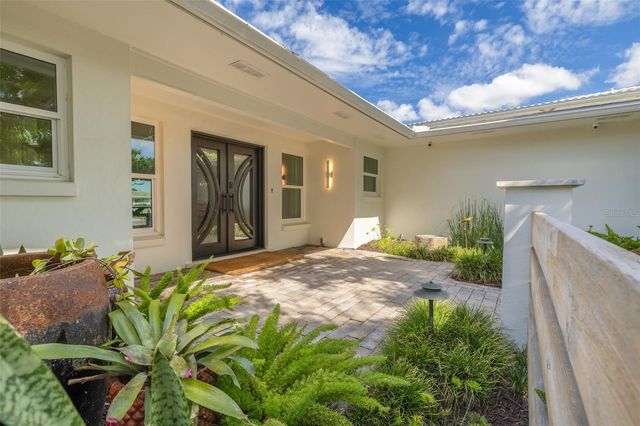 3932 VERSAILLES DRIVE, Tampa, FL 33634