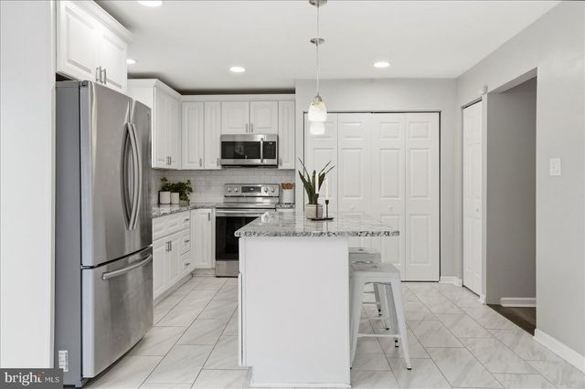 11 LACOSTA, Towson, MD 21204