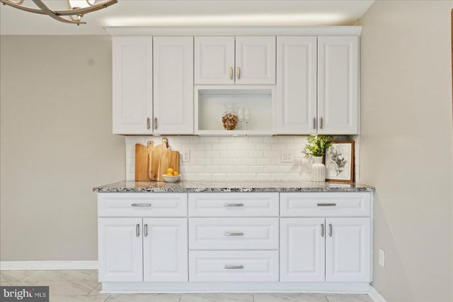 11 LACOSTA, Towson, MD 21204