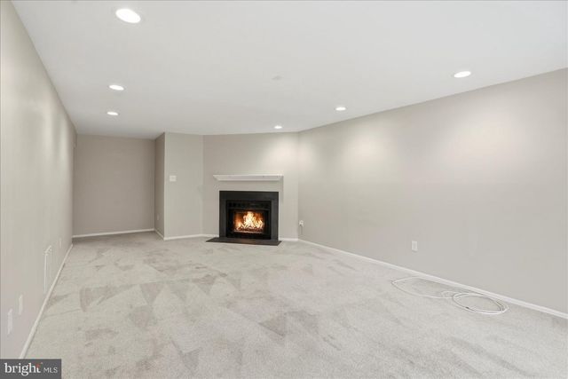 11 LACOSTA, Towson, MD 21204