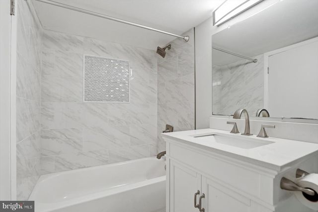 11 LACOSTA, Towson, MD 21204