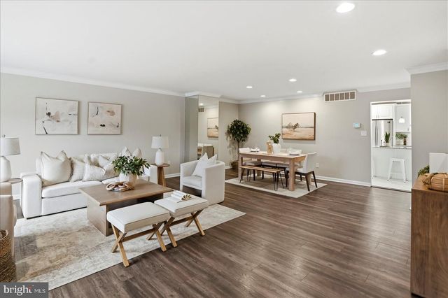 11 LACOSTA, Towson, MD 21204