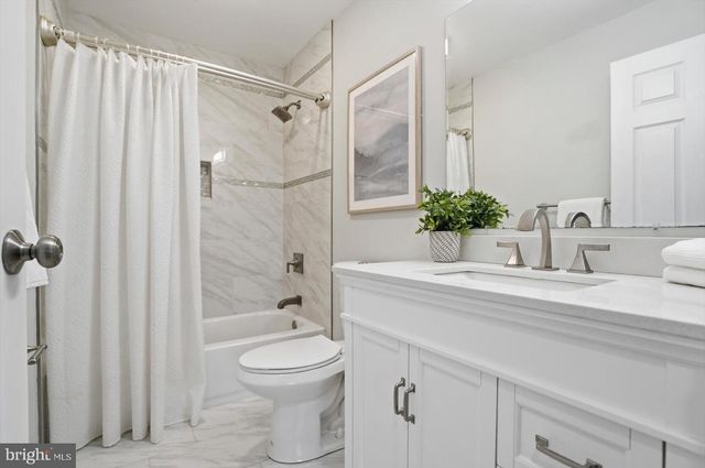 11 LACOSTA, Towson, MD 21204