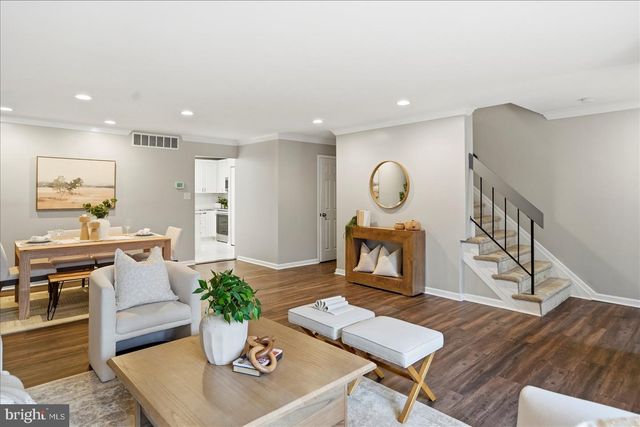 11 LACOSTA, Towson, MD 21204