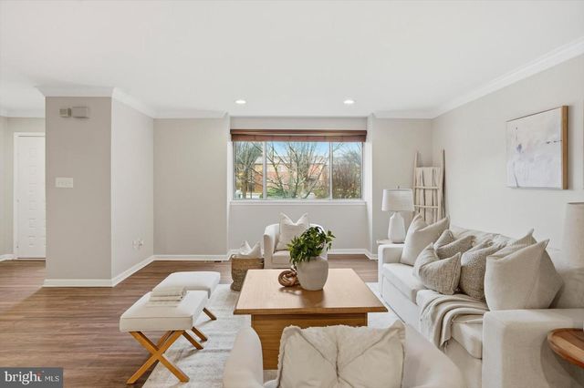 11 LACOSTA, Towson, MD 21204