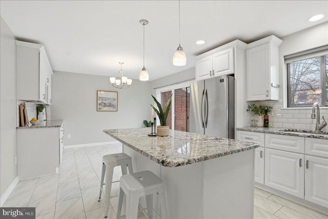 11 LACOSTA, Towson, MD 21204