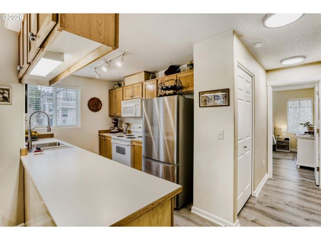 14655 Sw BEARD Rd 202, Beaverton, OR 97007