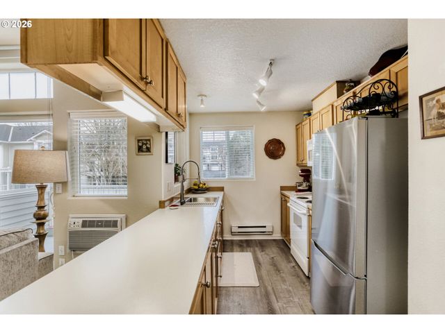 14655 Sw BEARD Rd 202, Beaverton, OR 97007