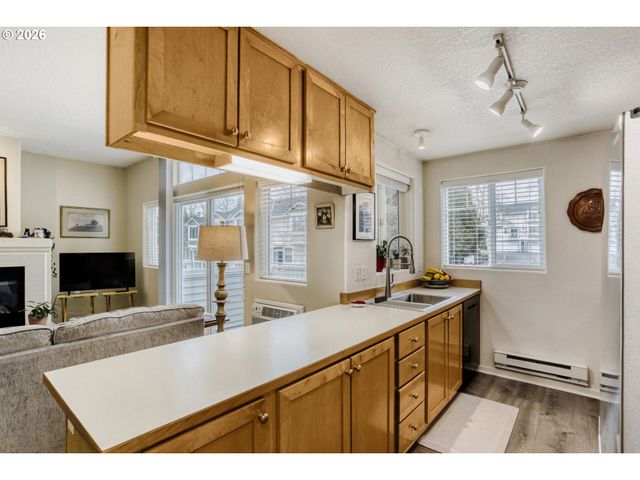 14655 Sw BEARD Rd 202, Beaverton, OR 97007