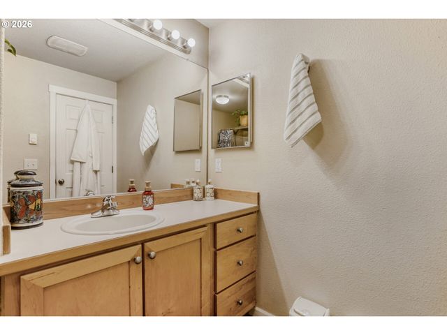 14655 Sw BEARD Rd 202, Beaverton, OR 97007