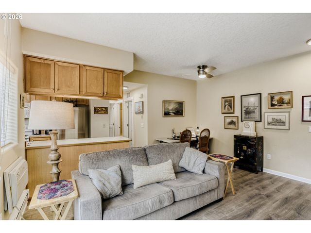 14655 Sw BEARD Rd 202, Beaverton, OR 97007