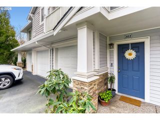 14655 Sw BEARD Rd 202, Beaverton, OR 97007