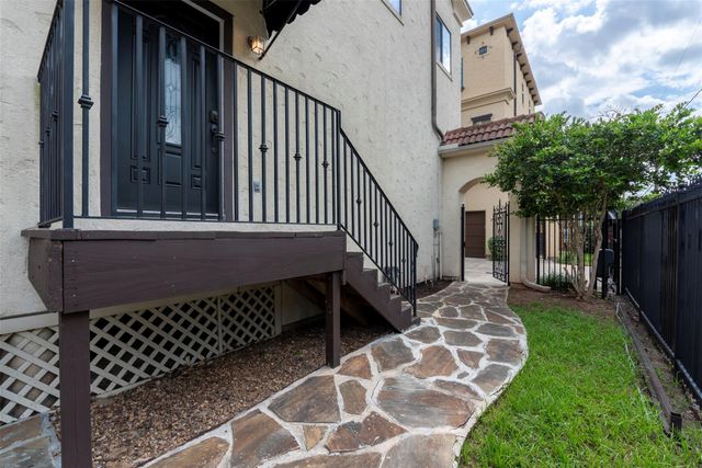 1426 W 21st Street A, Houston, TX 77008