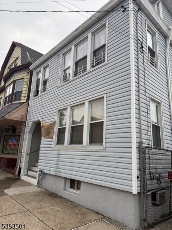 495 21St Ave, Paterson City, NJ 07513