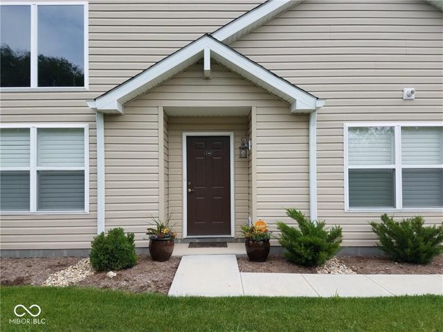 11504 Grassy Court UNIT 100, Fishers, IN 46037