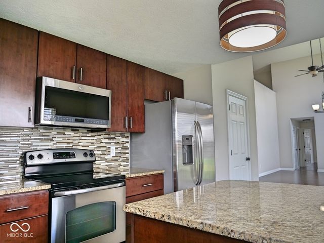 11504 Grassy Court UNIT 100, Fishers, IN 46037