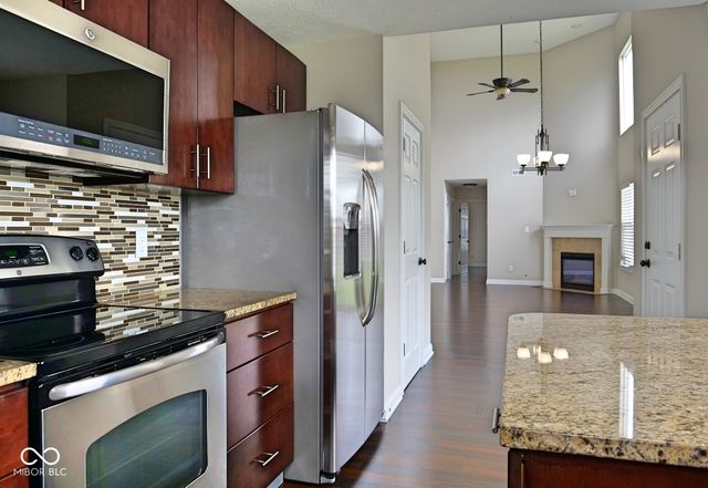 11504 Grassy Court UNIT 100, Fishers, IN 46037