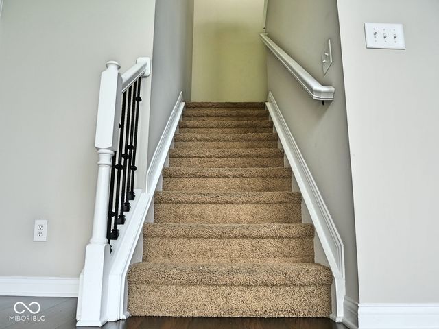 11504 Grassy Court UNIT 100, Fishers, IN 46037